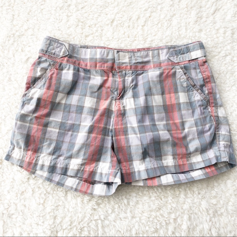 Old Navy Plaid Shorts Sz 4 and fits like a medium.